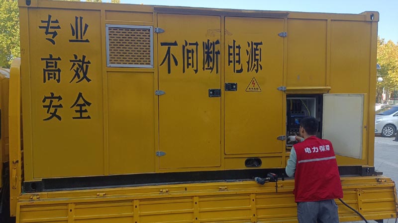 鄂伦春柴油发电机组和UPS电源配合使用时，如何避免切换过程中的电力中断？