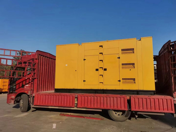 鄂伦春柴油发电机组的电瓶长期未使用,应该如何充电?